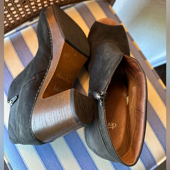 Dansko Women's Delphina Platform Ankle Bootie - Picture 6 of 7